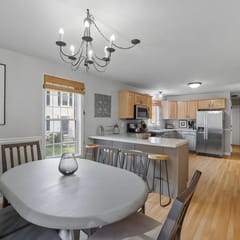 Modern Open Concept 4 Bed 2,5 Bath Mid to LongTerm Private Single Family Home