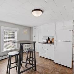 2nd Flr Large 1 Bed  - Short to Midterm Rental