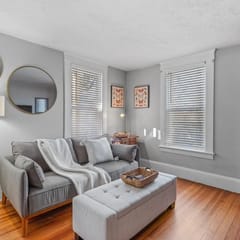Chicly Styled - Warm & Neutral Mid Term Rental