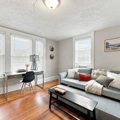 Bright Front Facing Unit - Private Front Farmers Porch