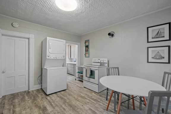 526 Hevey St #2