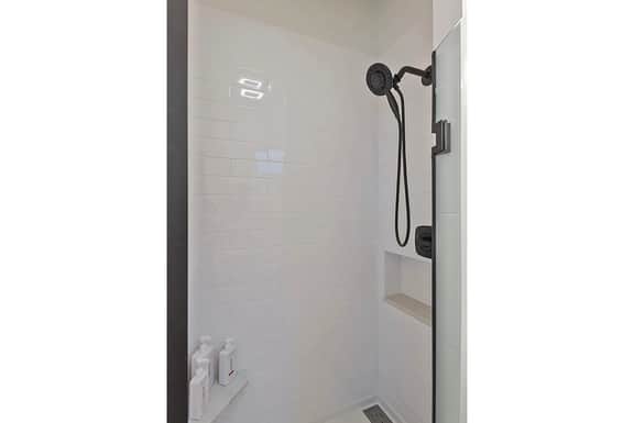 1123 Woodside-STUDIO