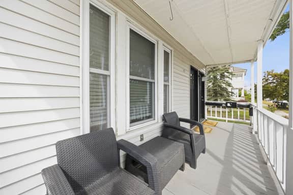 Bright Front Facing Unit - Private Front Farmers Porch - Image 5