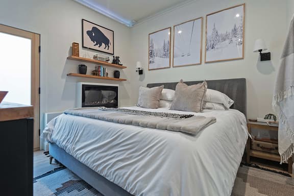 1123 Woodside-STUDIO