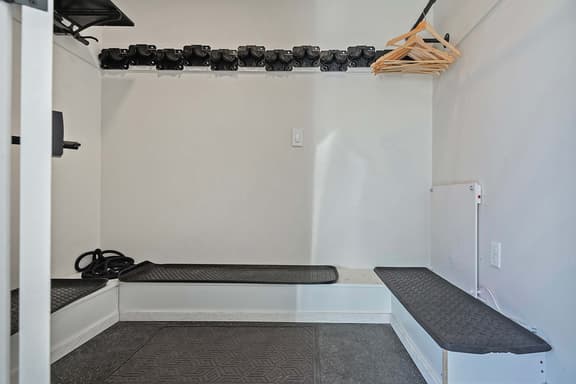 1123 Woodside-STUDIO